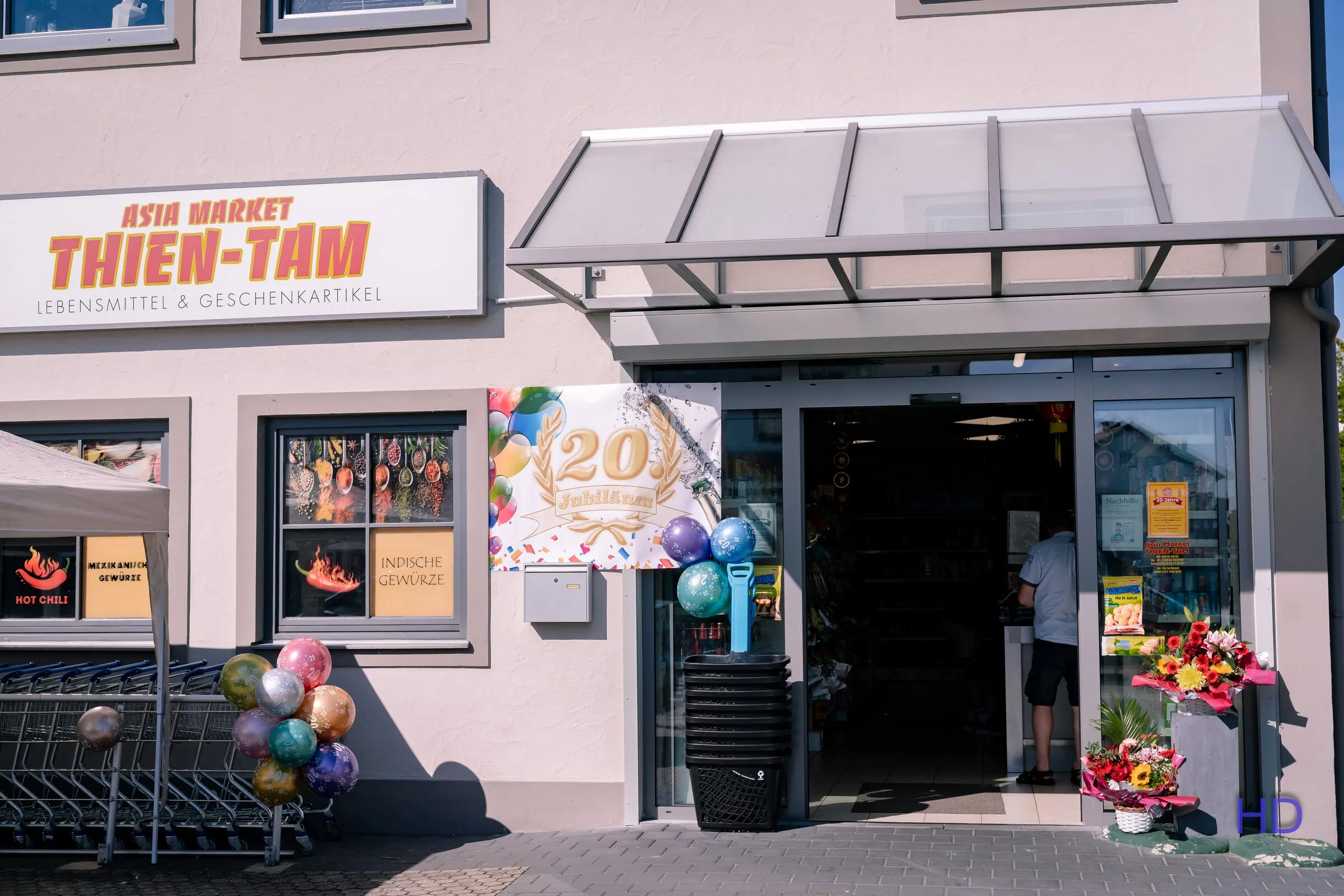 Entrance and shop sign of Asia Markt Thien Tam on Am Dachsberg in Ingolstadt