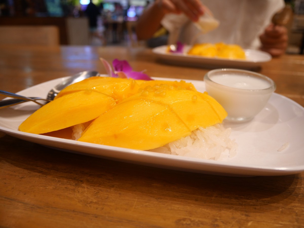 Mango Sticky Rice mit reifer Mango, Klebreis und Kokosmilch