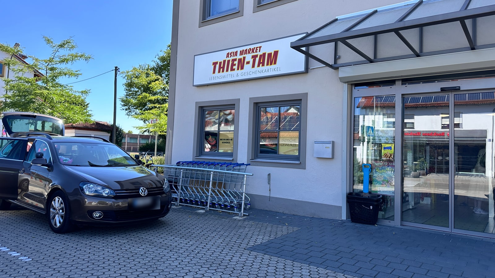 Entrance, shop sign and parking at Asia Markt Thien Tam in Ingolstadt