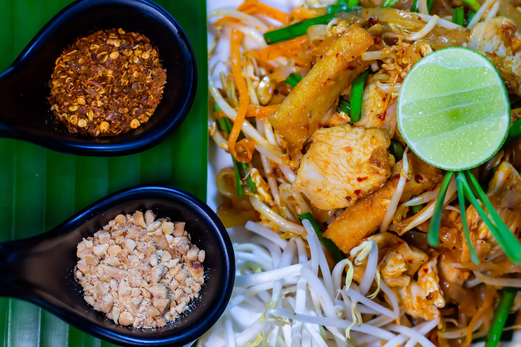 Pad Thai with lime, peanuts and fresh bean sprouts