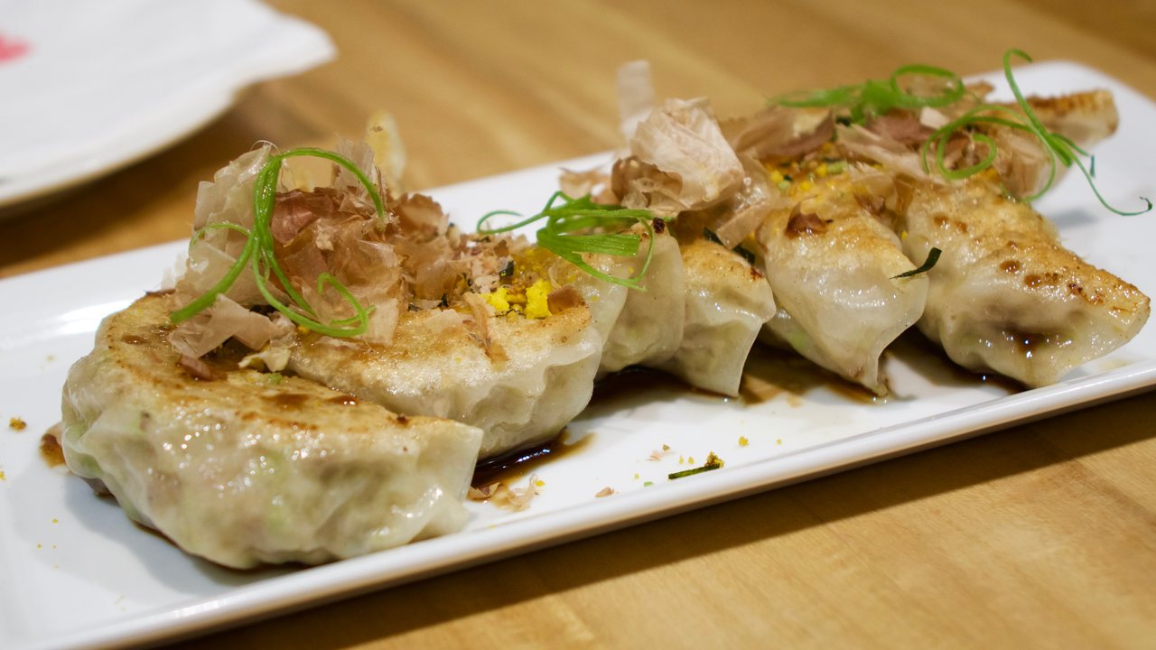 Japanische Gyoza mit knusprig gebratener Unterseite
