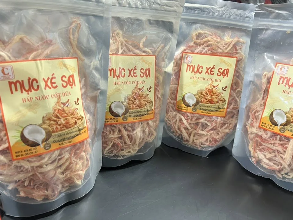 Mực xé sợi hấp nước cốt dừa