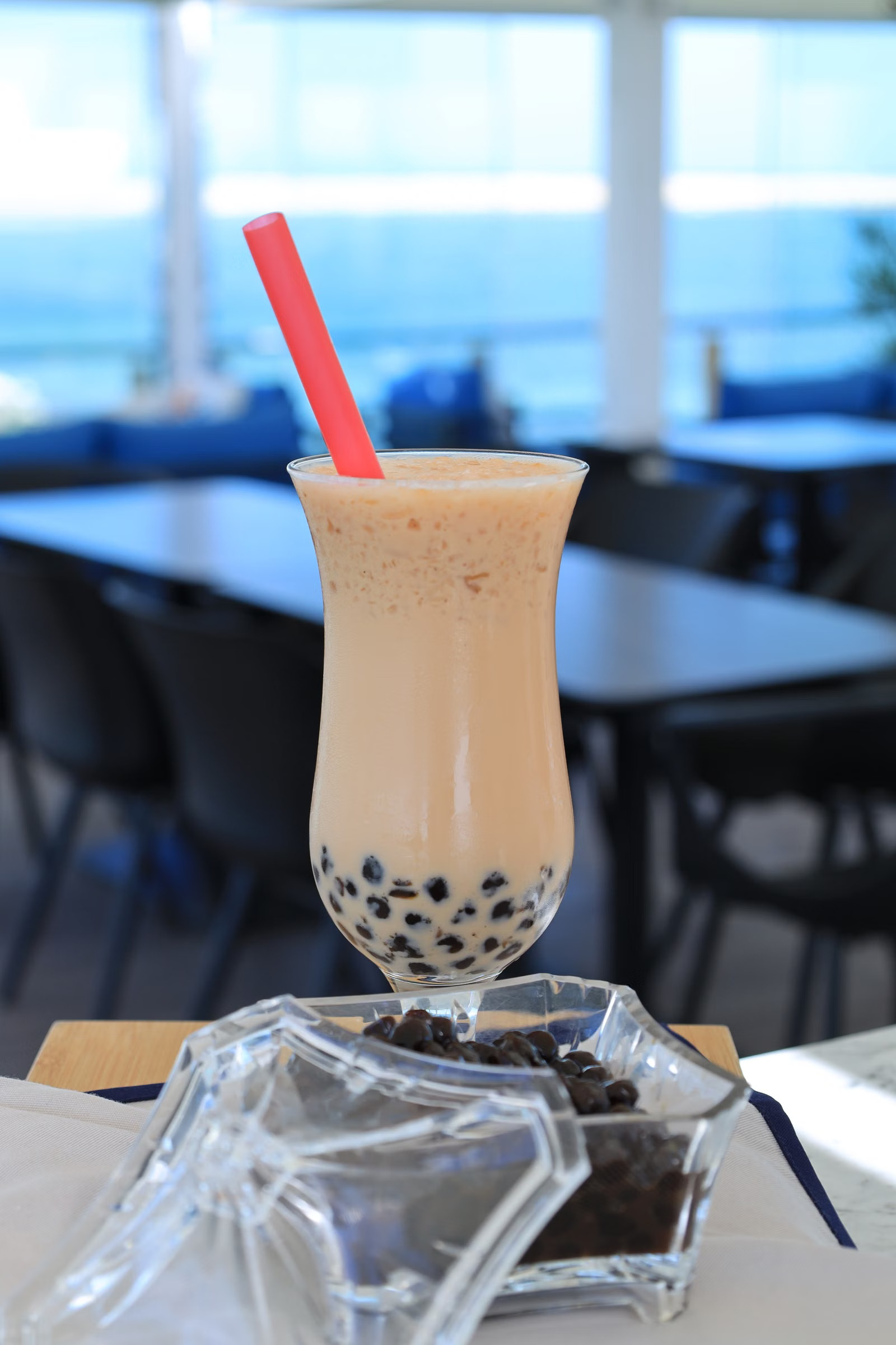Bubble Tea mit Tapiokaperlen in einem Glas